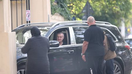 Imagini fabuloase de Paște! S-a încasat în stil mare: Gigi Becali a ajuns să care banii din bancă într-o cutie uriașă, flancat de „scutierul” Ionuț Luțu!