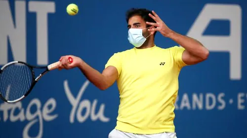 FOTO | Imagine inedită în Germania! Un jucător de tenis a câștigat un meci cu masca pe față