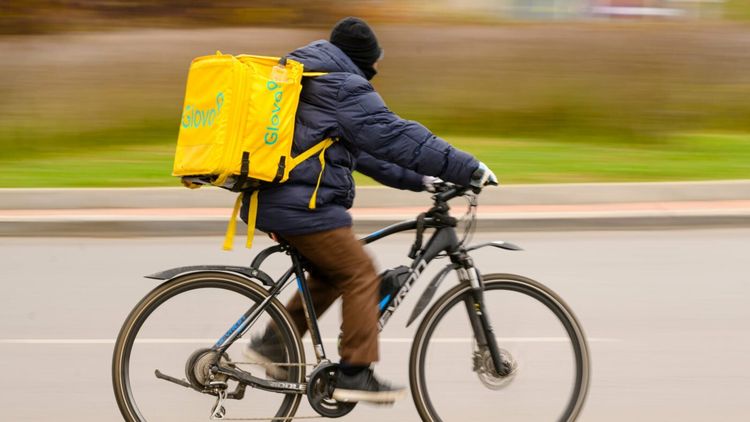 Un livrator Glovo a fost șocat pe străzile din București. Ce a văzut în zona Grivița: a sunat de urgență la Poliție