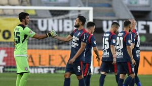 Moment simpatic la interviurile de după Chindia Târgoviște - CS Mioveni: „Îmi tot spunea «Când spui și tu la TV că te-am făcut mare?»”