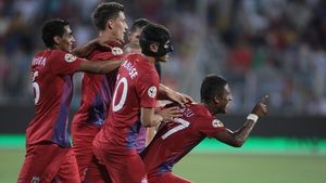 Reghecampf are de ce să fie mulțumit:** "Tatu e perfect fizic, e 200% pregătit. În februarie, cu Ajax, va fi minunat!"