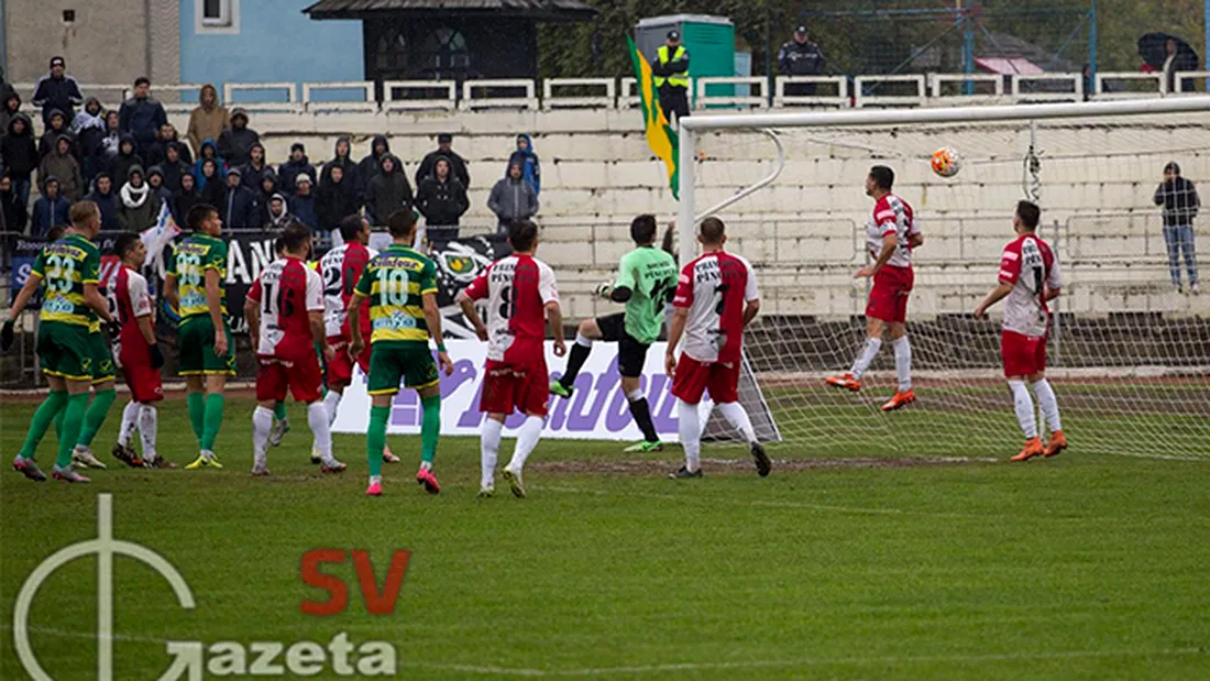 VIDEO | Fotbal de curtea școlii, nu profesionist!** Foresta a făcut un antrenament cu public cu Șoimii! Reacția lui Popovici după victoria cu 14-0