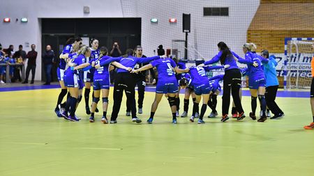Primele reacții după calificarea Craiovei în finala Cupei EHF. Eroina partidei, întoarsă din drum: "Aveam de gând să agăț ghețele în cui, dar cu Dumnezeu înainte!"