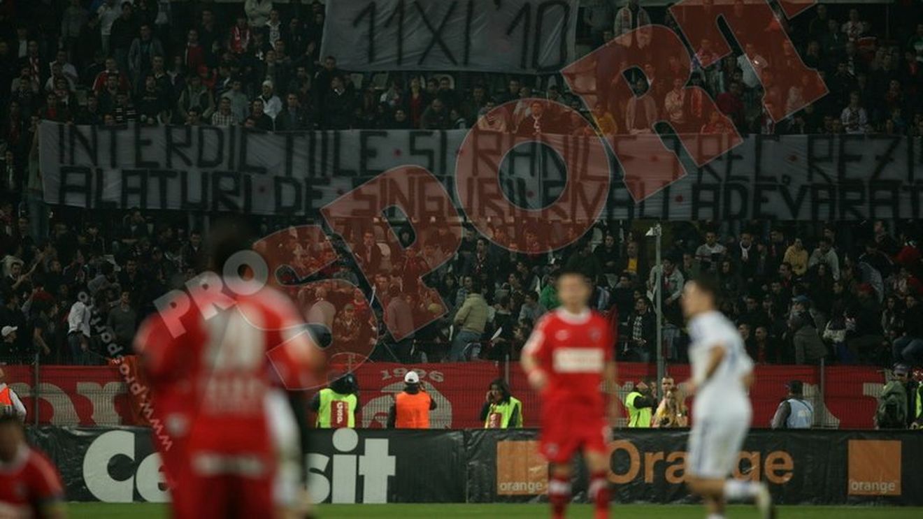 SUPER FOTO** N-ai cum să ratezi așa ceva! Fanii "câinilor", solidari cu steliștii! VEZI mesajul EMOȚIONANT!