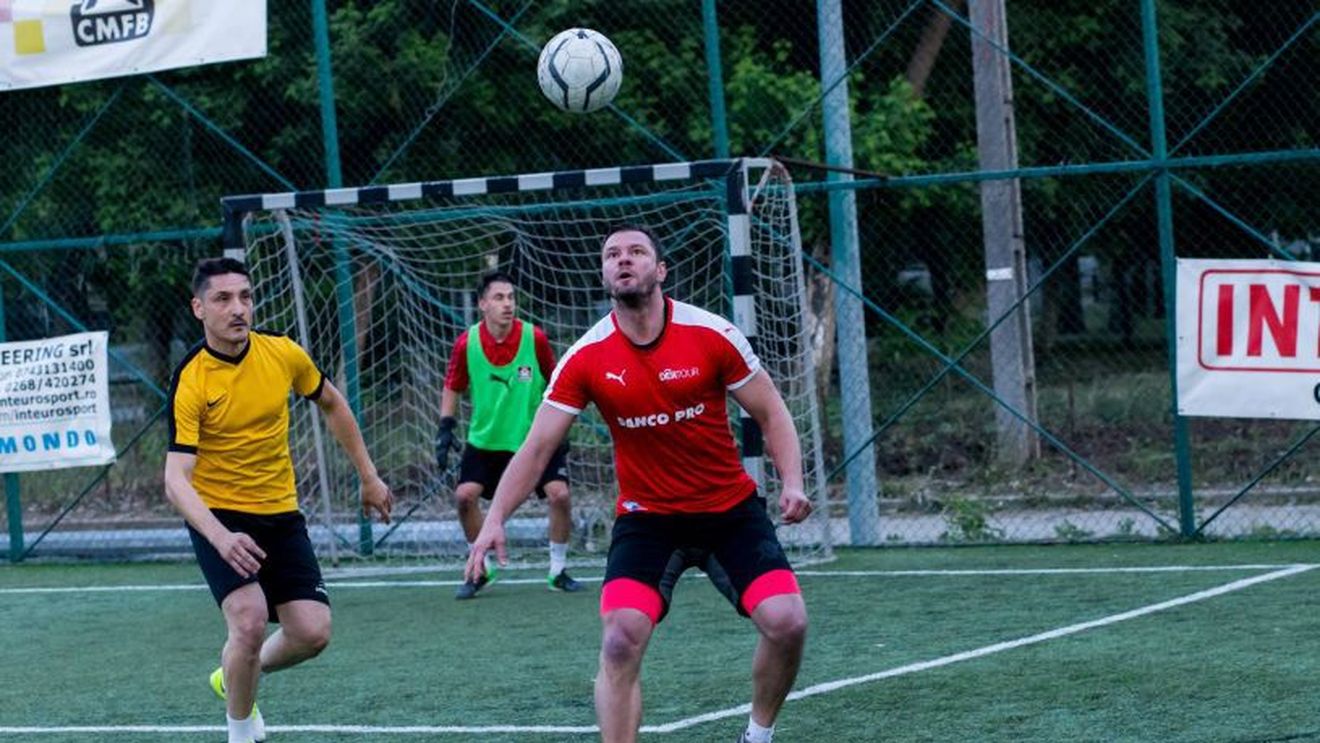 S-a dus "Săgeată" spre minifotbal! Marius Niculae, din nou pe teren alături de Cătălin Munteanu și Matache! Au derby cu echipa lui Petre Marin, Ghionea sau Nicoliță