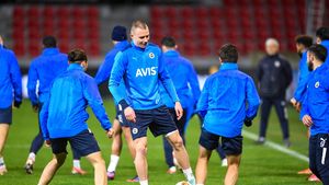 Chelsea Londra vrea să îl cumpere în ianuarie pe Attila Szalai, starul lui Fenerbahce Istanbul, supranumit „Van Dijk al Ungariei”!