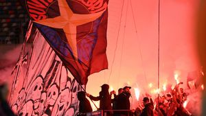 Ce nu s-a văzut la TV în CSA Steaua - Rapid! Gest unic în istoria ultimului deceniu din partea celor de la Peluza Sud față de Gigi Becali: nimănui nu i-a venit să creadă! | SPECIAL