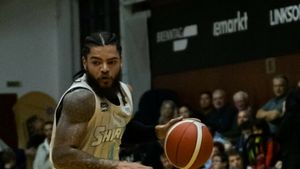 Surpriză imensă în Liga Națională de Baschet. Dinamo, învinsă de Laguna Sharks