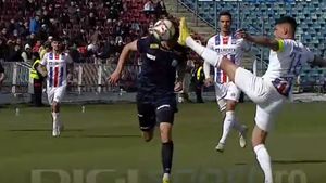 Cătălin Itu, faultat în stil K-1 și scos cu targa de pe teren! Costin Ghiocel, intrare criminală și la un pas să îl nenorocească pe jucătorul Politehnicii Iași