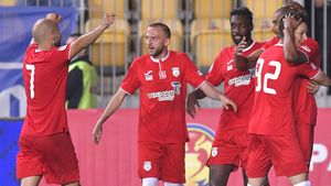 S-a despărțit de Astra, unde a jucat în ultimele cinci sezoane de Liga 1, și a semnat cu FC Hermannstadt. Sibienii continuă campania agresivă de achiziții