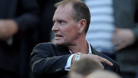 Din nou probleme pentru Paul Gascoigne: polițiștii l-au arestat pentru o faptă reprobabilă și e așteptat în fața judecătorului. Prima reacție a lui "Gazza"