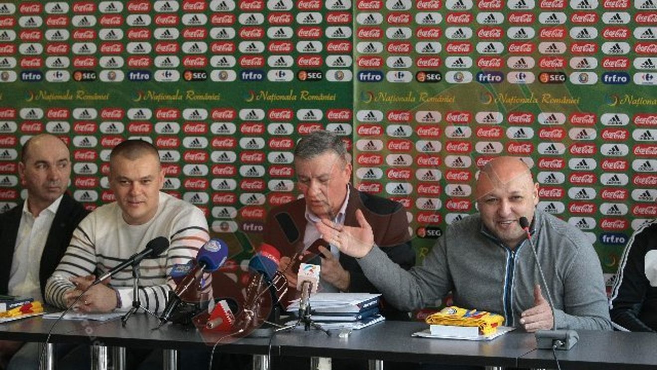 FOTO** Suporterii prezenți la întâlnirea de la FRF:** "Nu suntem oamenii lui Mircea Sandu! Se vor face modificări ale Legii 4"