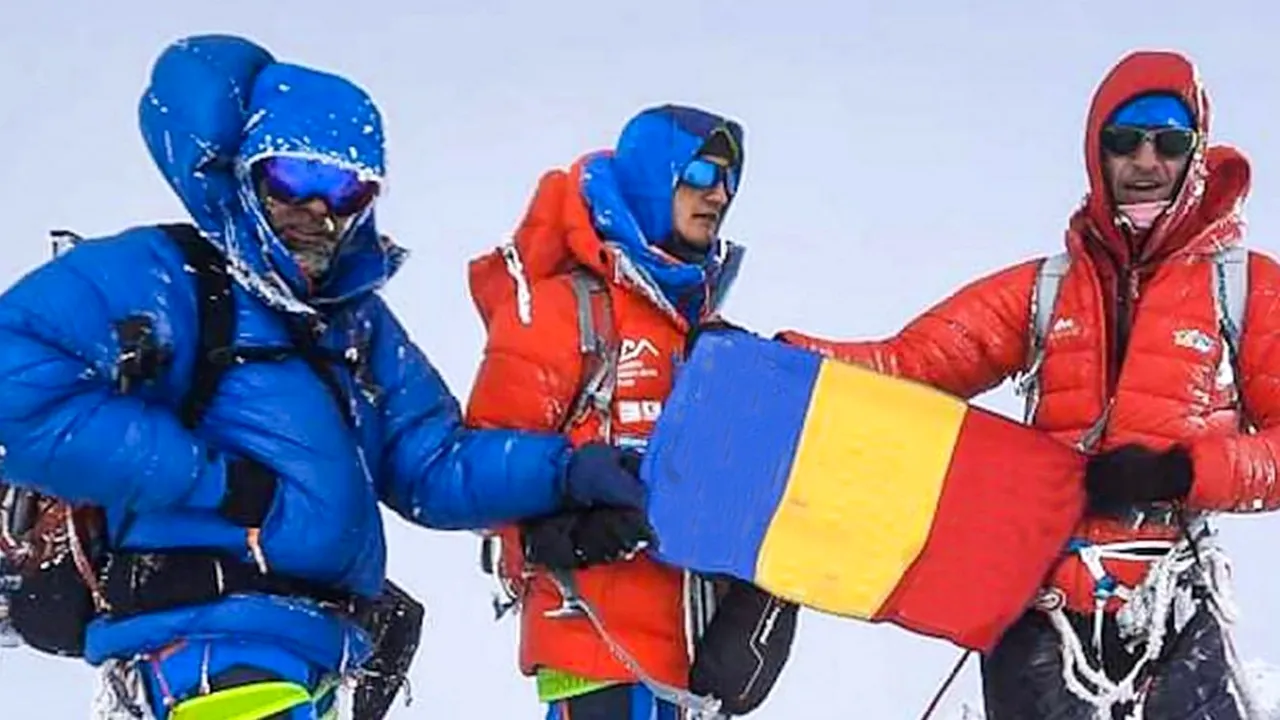 Ce performanță! Răzvan Nedu și Alex Benchea, cei doi sportivi care văd împreună 1%, au ajuns pe Vârful Elbrus