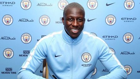 OFICIAL | Manchester City a cumpărat cel mai scump fundaș din istoria fotbalului. Suma fabuloasă cheltuită de Guardiola în această vară