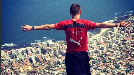 FOTO Maxim, ca la Rio! Fotbalistul a recreat statuia lui Iisus din metropola braziliană