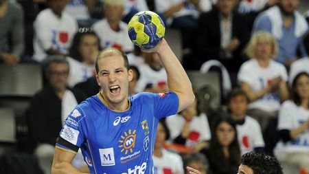 Baia Mare cu un ochi plânge, iar cu altul râde. Fetele au pierdut primul meci în acest sezon, dar Minaur a obținut trei puncte de aur cu Știința Bacău