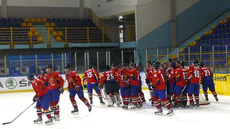 CONTROVERSĂ‚ | Karoly, antrenorul dat dispărut de la naționala U20 de hochei: "Condițiile de pregătire m-au făcut să părăsesc echipa". FRHG: "Minciuni! Au avut cele mai bune condiții"