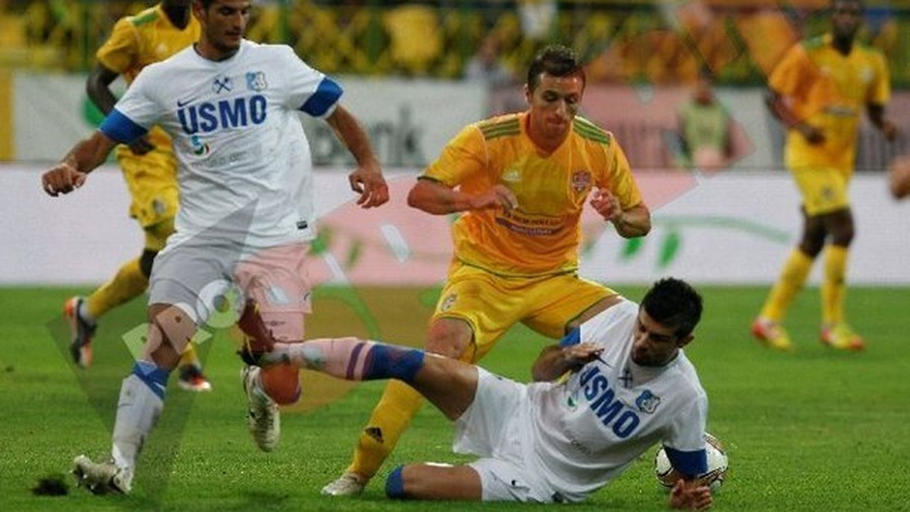 Porumboiu a recunoscut că adversarii au avut penalty:** "Petrescu e o panaramă de arbitru! Le-a spus celorlalți colegi că e bine că se termină 0-0" Nici vedetele echipei nu au scăpat de critici