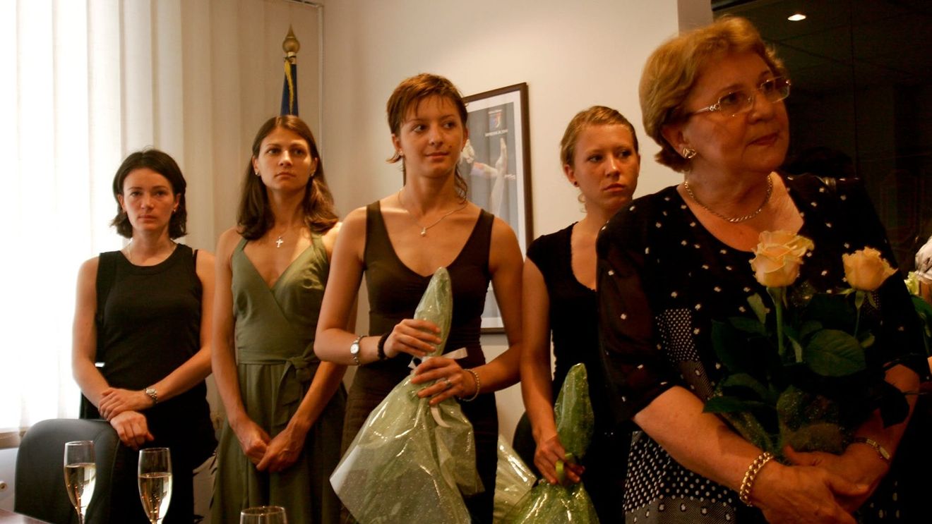 „Îngenuncheată și în lacrimi”. Campioana olimpică s-a întors în România cu o dramă în suflet și a luat o decizie