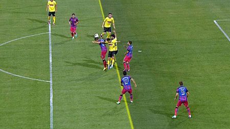 Greșeli mari de arbitraj! Steaua a marcat primul gol din off-side și ambele echipe au avut câte un penalty neacordat!