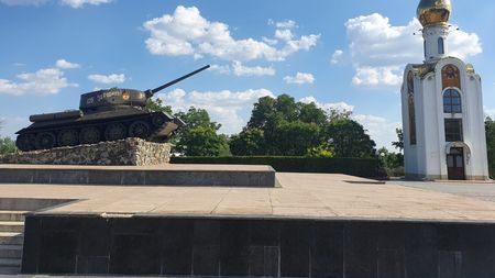 Farul joacă la Tiraspol sub cod galben de alertă teroristă într-o țară care nu există! „Cât valorează garanțiile de securitate oferite de Sheriff la UEFA? Vă temeți de atacuri și organizați meciuri?”. Viața în Transnistria și partida decisivă pentru Hagi în Champions League în zece pași | CORESPONDENȚĂ DIN TIRASPOL DE LA JUSTIN GAFIUC