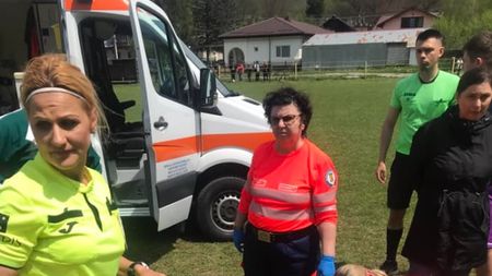 Cine este femeia-arbitru de 44 ani care a salvat viața unui fotbalist pe gazon după ce și-a înghițit limba? „Am luptat 20 de minute să-l salvez de la moarte. E al cincilea caz din carieră. Cred că Dumnezeu mă trimite la astfel de meciuri" | EXCLUSIV