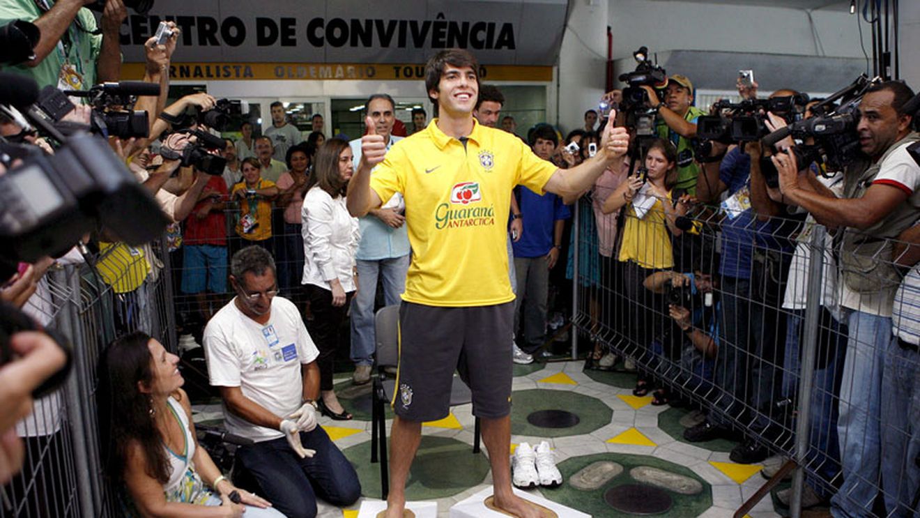 Kaka, onorat de stadionul Maracana