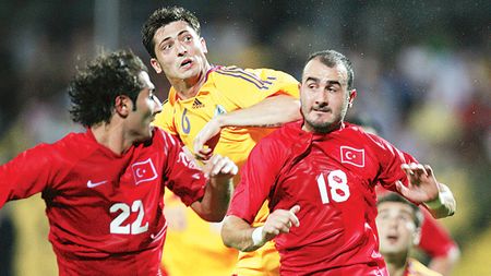 Rădoi-Tamaș în centrul apărării