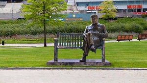 Ce s-a întâmplat cu statuia lui Mircea Lucescu de la Șahtior Donețk, după ce a semnat cu rivala Dinamo Kiev