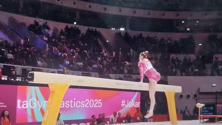 Dramă pentru Sabrina Voinea în finala de la bârnă de la Campionatul Mondial! Gimnasta a căzut și nota a fost un dezastru!