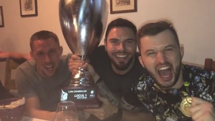 Dinamoviștii au râs de Dodel după ce au câștigat titlul la handbal! Cristi Tănase, ținta glumelor: "Bravo vouă, bă!" | FOTO & VIDEO