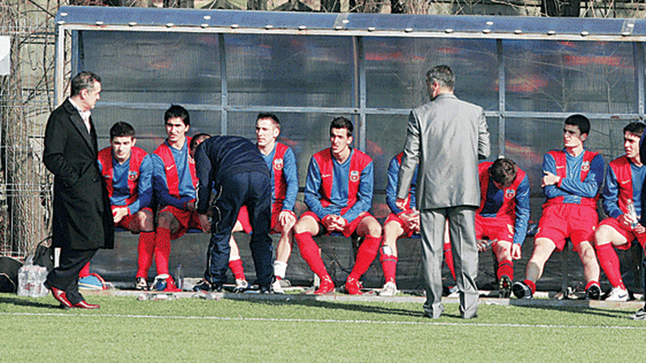 Becali își ia jucătorii și pleacă!** VEZI AICI care sunt cei 7 "războinici"!