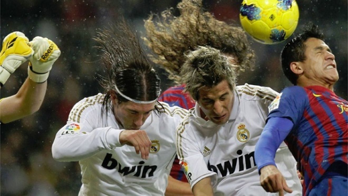 Unul e magistral, celălalt "vândut"!** Cei mai buni prieteni din 'Clasic' și-au dat mâna: "BarÃ§a e mult peste Real" Recordul lui Xavi și cifrele războiului