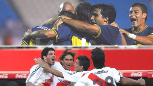 VIDEO **Întrerupt de ploaia torențială, El Superclasico se reia joi!