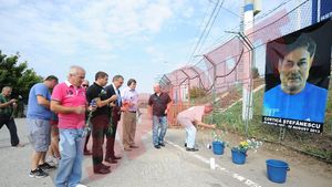 FOTO Fostele glorii ale Craiovei și suporterii i-au adus un omagiu lui Costică Ștefănescu la arena "Ion Oblemenco"