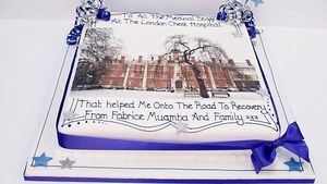 "Mi-ați salvat viața! Vă mulțumesc!"** Muamba le-a dăruit un tort uriaș medicilor care l-au scăpat de la moarte    