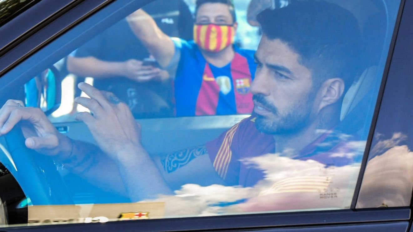 Luis Suarez și-a luat adio de la Messi și de la restul colegilor de la FC Barcelona! Atacantul a început să plângă de emoție