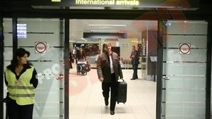 FOTO** Lăcătuș a ajuns în țară! "Am venit să iau titlul! Voi răspunde mereu 'prezent' Stelei"