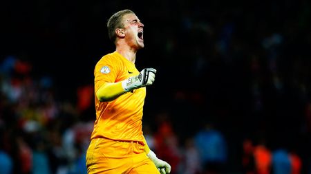 Hart a adunat mai multe elogii ca rezervă decât ca titular: "Este fantastic!" Rivalul lui "Panti", anunțat titular cu Germania