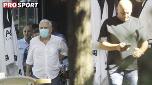 Giovanni Becali, întâlnire secretă cu spaniolii de la Dinamo! Rufo Collado și Cosmin Contra au discutat cu fostul impresar planurile noii conduceri din „Ștefan ce Mare” | FOTO & VIDEO EXCLUSIV