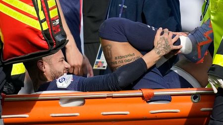 Neymar va fi operat de urgență! Cât timp ar urma să lipsească de pe teren starul lui PSG