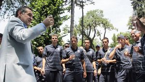 Gigi i-a "ars" la bani pe steliști!