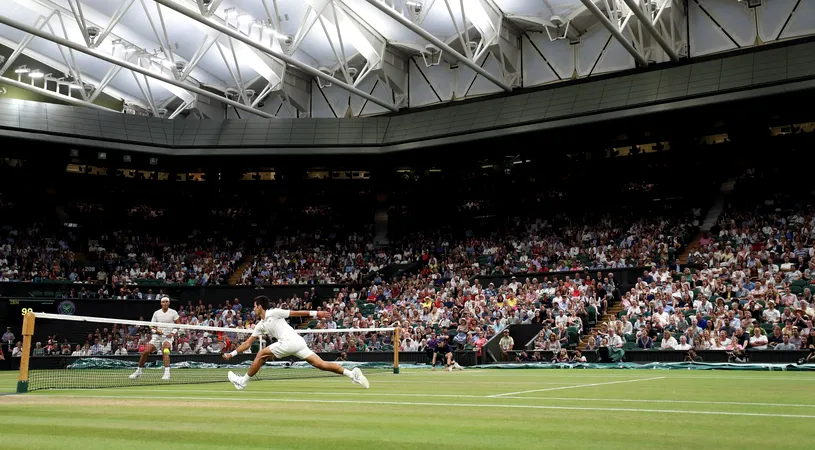 Nadal - Djokovic, semifinală pe contre, în condiții speciale. Cronica unui meci neterminat pe care îl vom trăi la prezentul continuu și sâmbătă. Partida întreruptă la scorul de 1-2 se reia la ora 15:00