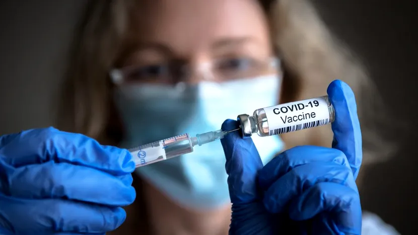 Mărturiile unui expert în medicină: 'Chiar și după ambele doze de vaccin este posibil să dați COVID altcuiva'