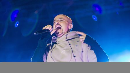 A venit răspunsul trupei Voltaj pentru elevele lui Ambros Martin. VIDEO | Mesajul emoționant pe care l-a transmis Călin Goia în timpul ultimului concert