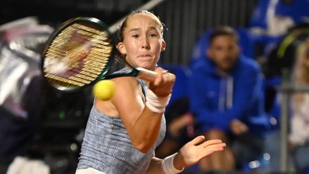 Rusoaica Mirra Andreeva, gest uluitor, pe teren, la Berlin