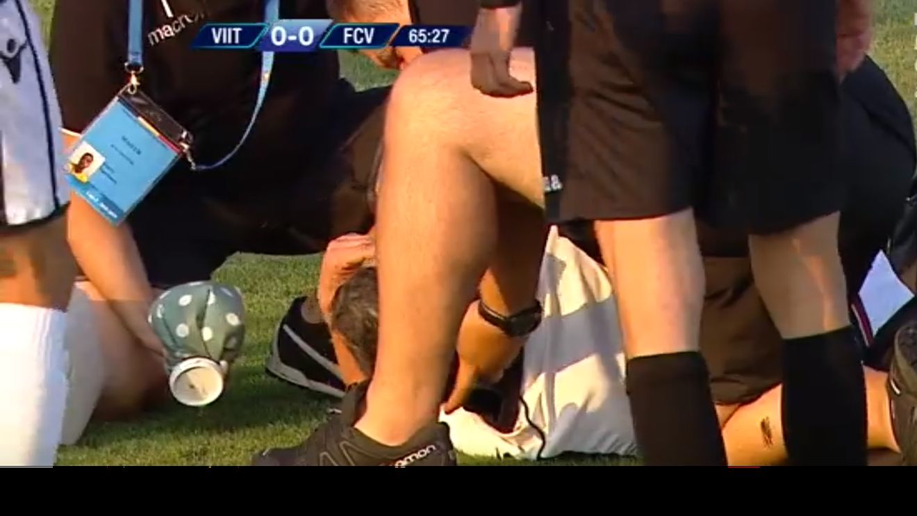 Momente de panică la Ovidiu! Fotbaliștii s-au oprit imediat din joc, medicii au fost chemați de urgență | FOTO