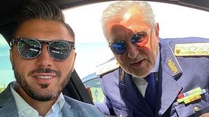 Ilie Năstase a primit o surpriză incredibilă de la nașul Ciprian Marica, însă bucuria i-a fost stricată: „Mi-a făcut o statuie, dar mă simt de parcă intru la pușcărie!"