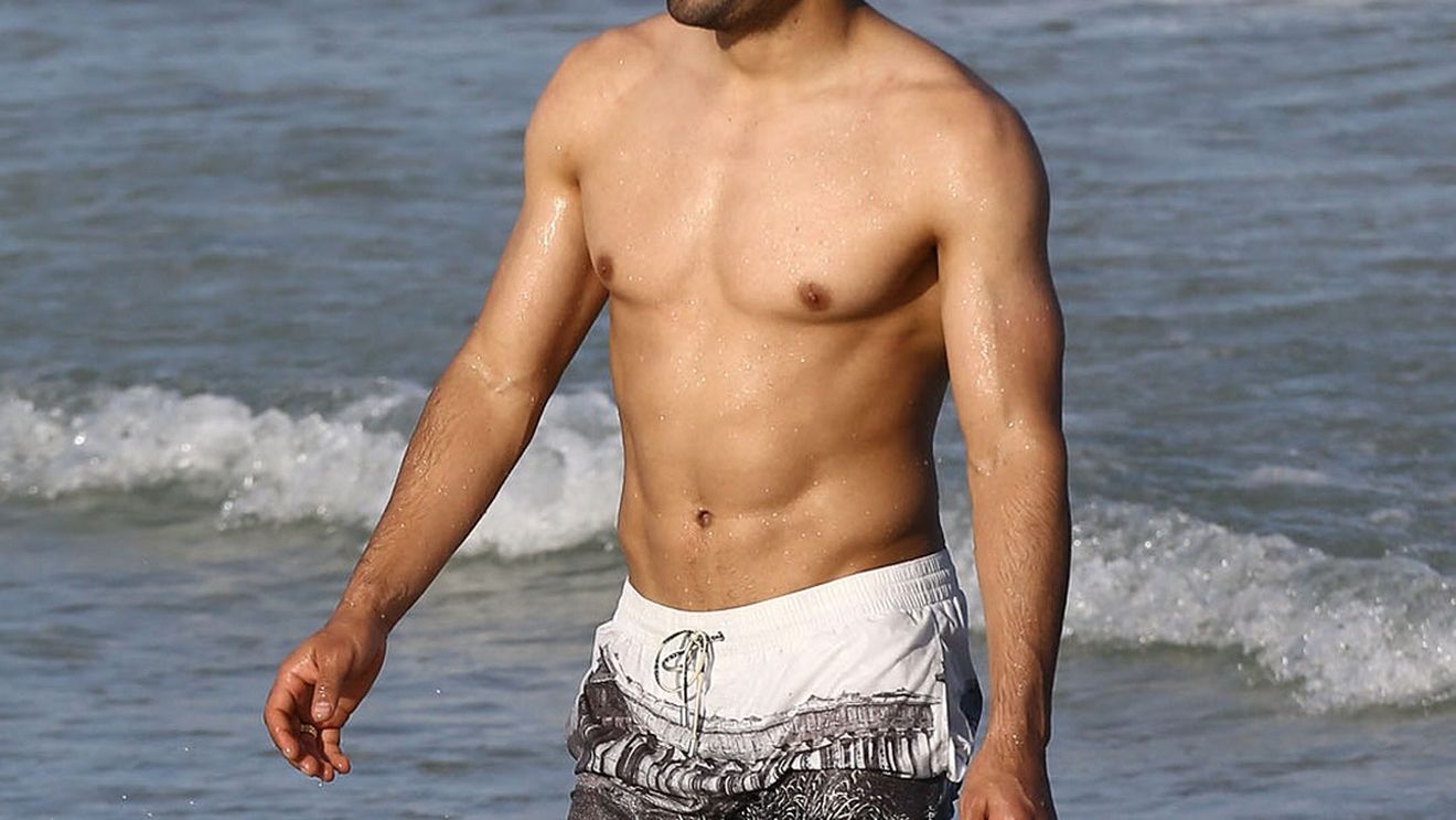 FOTO FABULOS | Ce se întâmplă când Radamel Falcao apare pe plajă. A răs și el când a văzut ce îl "așteaptă"