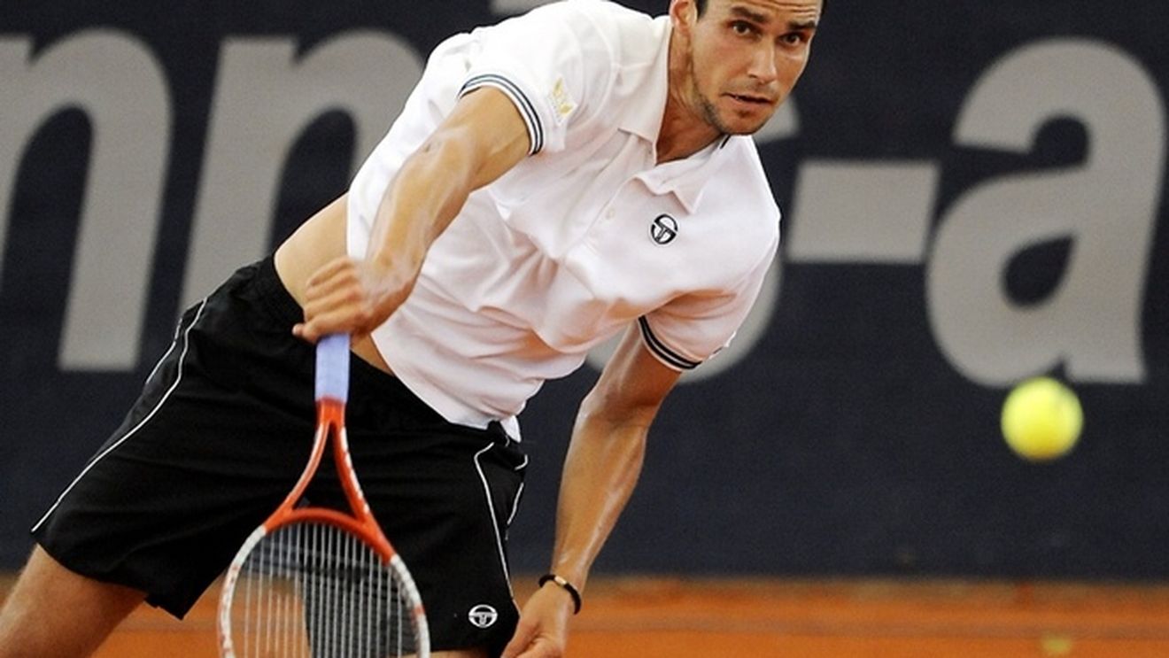 Hănescu, eliminat în turul trei la New Haven